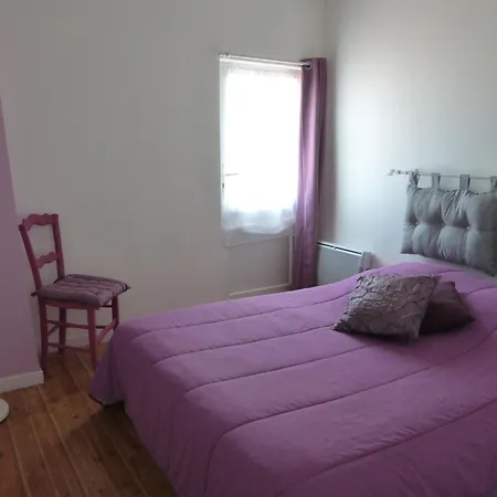 Hébergement de vacances Maison Rénovée Proche Pour 5 Personnes Avec Jardin à - Fr-1-823-86 *