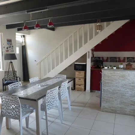 Maison Rénovée Proche Pour 5 Personnes Avec Jardin à - Fr-1-823-86 Hébergement de vacances Barbâtre