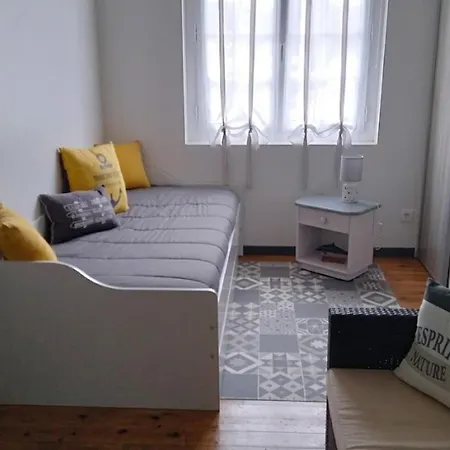 Maison Rénovée Proche Pour 5 Personnes Avec Jardin à - Fr-1-823-86